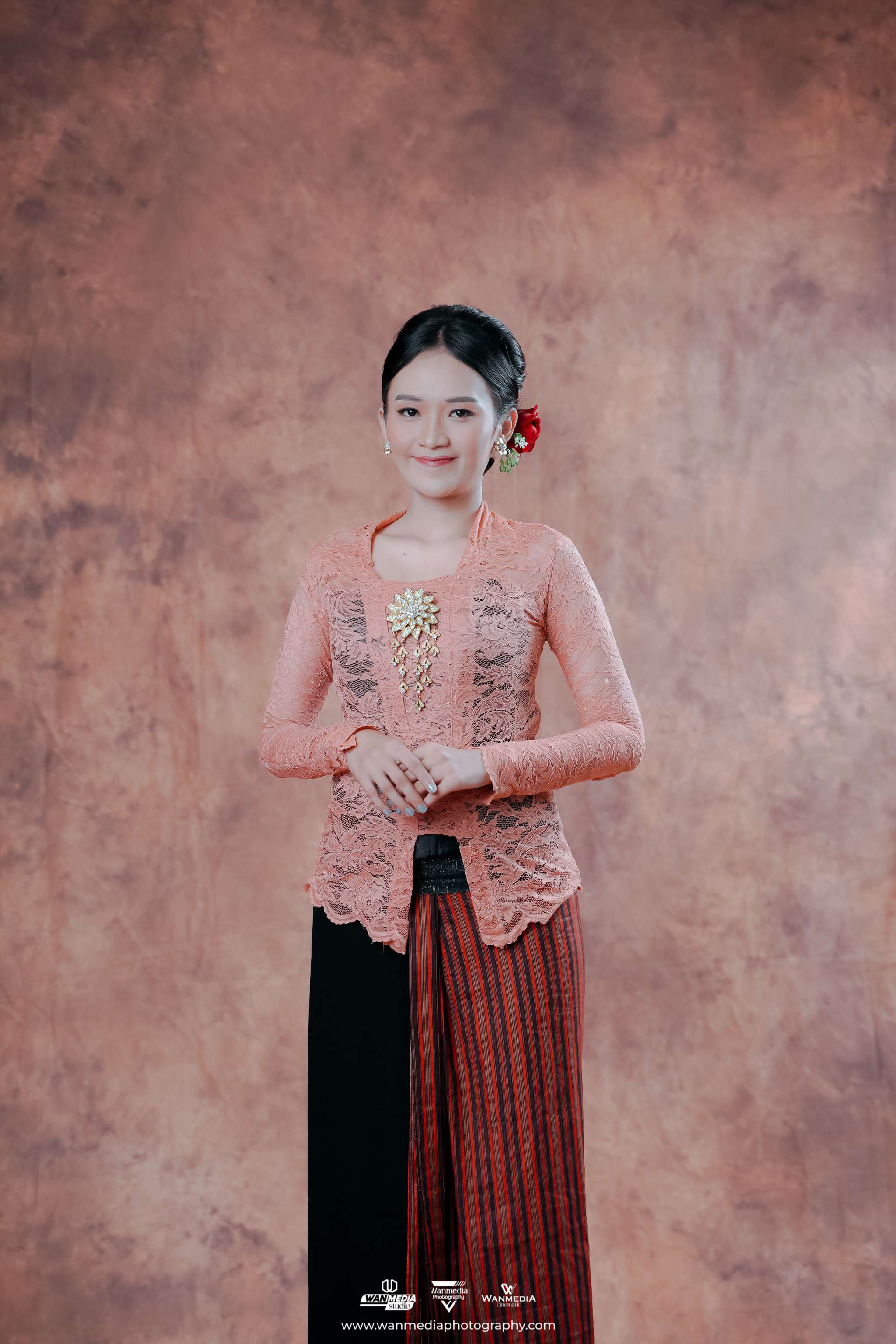 EUNIKE AZARYA BELLA NASERI